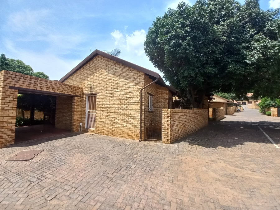 2 Bedroom Property for Sale in Safari Gardens North West